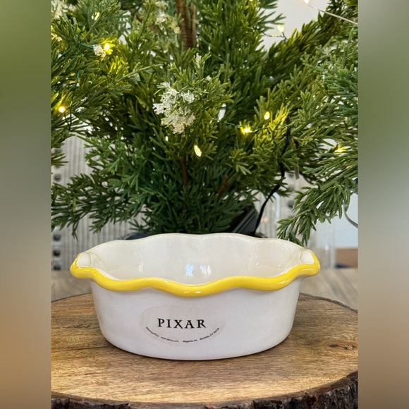 Brand NEW w/Tags Rae Dunn Disney Pixar BUDDIES Small Pie Dish feat Dug & Russell - Picture 3 of 11